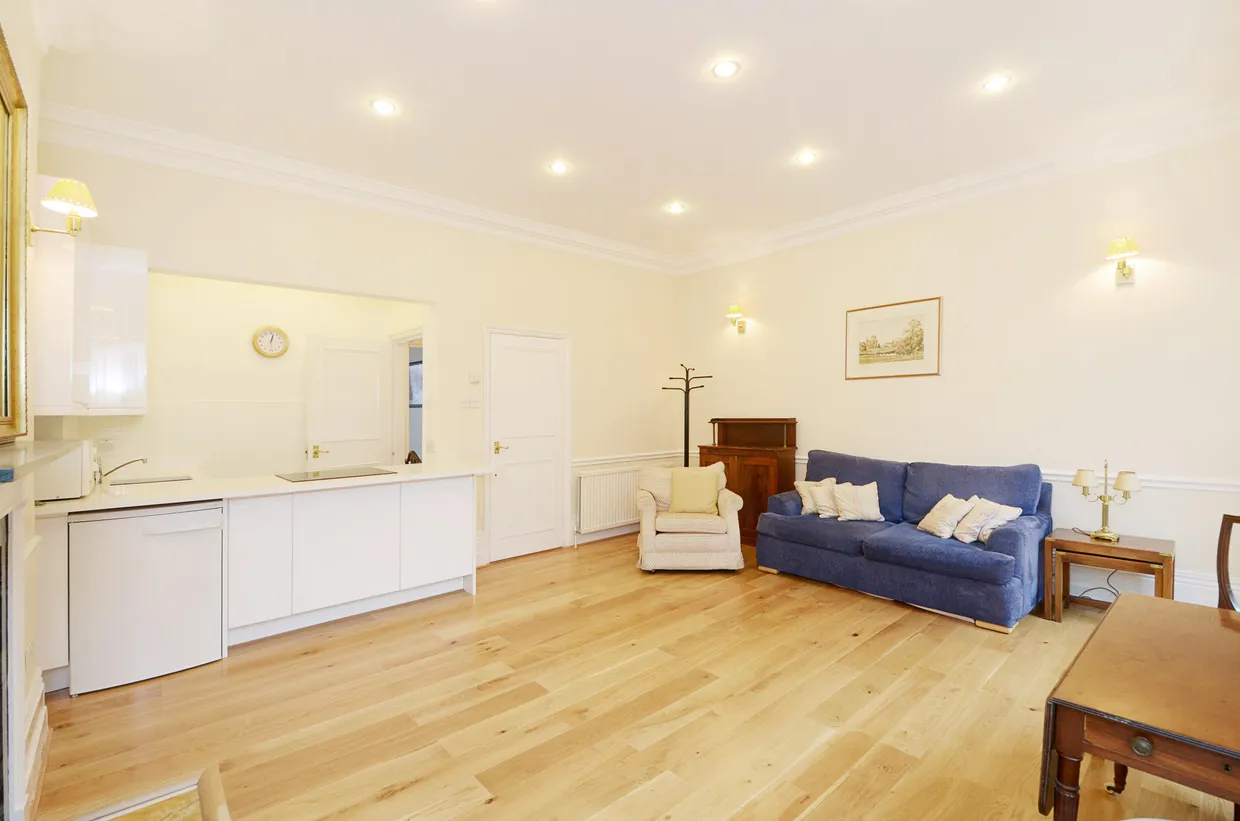 Brompton Square Knightsbridge SW3 photo 3