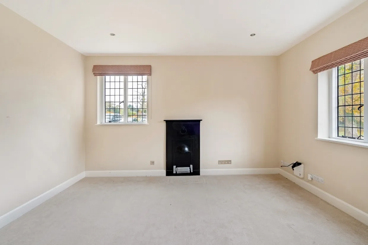 Horsham Road Capel RH5 photo 9