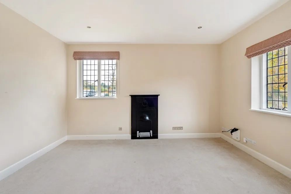 Horsham Road Capel RH5 photo 9