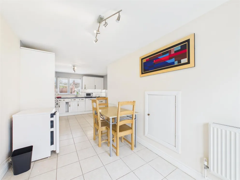 Property carousel item 4