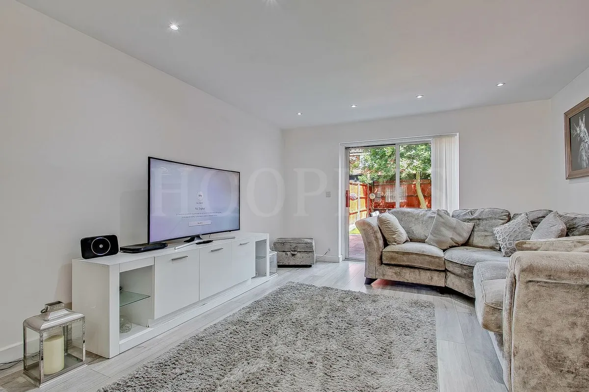 Cambridge Close, London, NW10