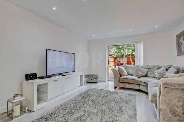 Cambridge Close, London, NW10
