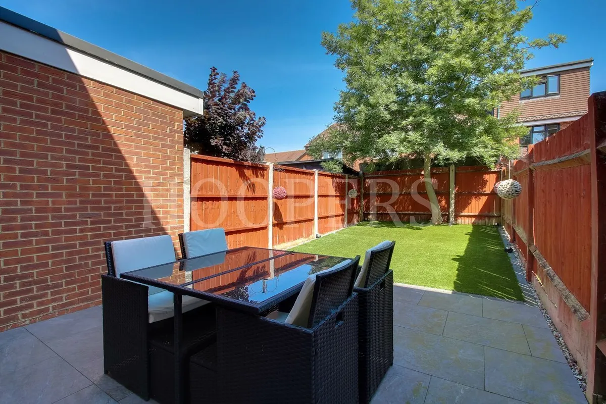 Cambridge Close, London, NW10