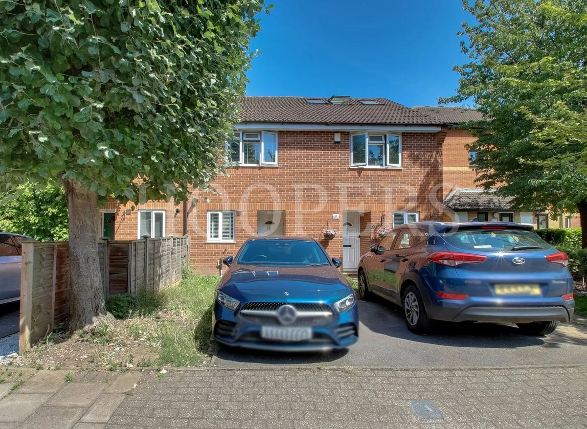 Cambridge Close, London, NW10