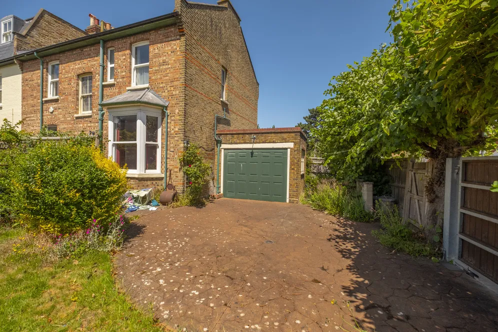 Dudley Road, London, SW19 photo 10