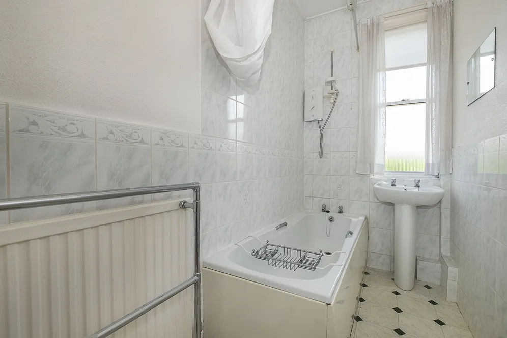 Dudley Road, London, SW19 photo 11
