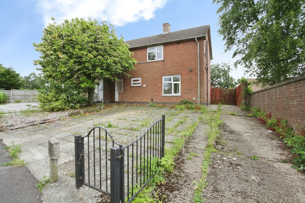 Lawford Lane, Rugby