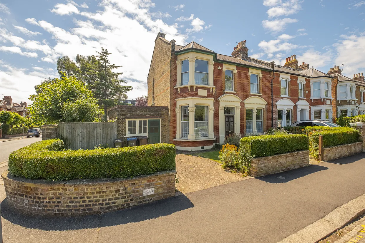 Dudley Road, London, SW19 photo 15