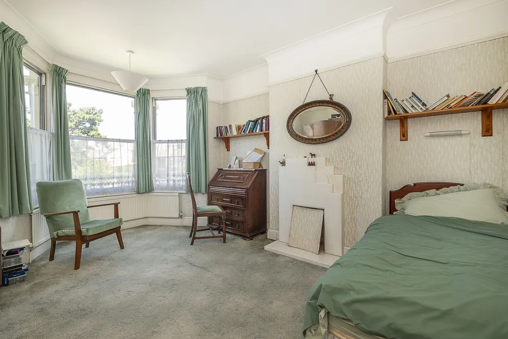 Dudley Road, London, SW19 photo 19