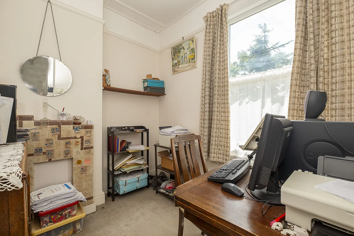 Dudley Road, London, SW19 photo 24