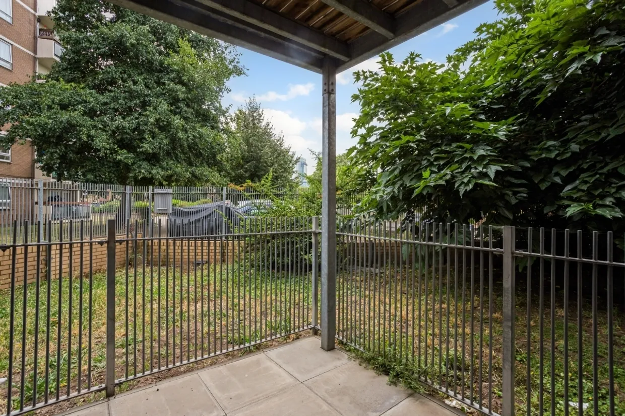 Broomfield Street, E14 photo 3