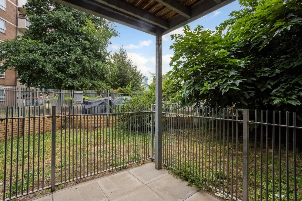 Broomfield Street, E14 photo 3