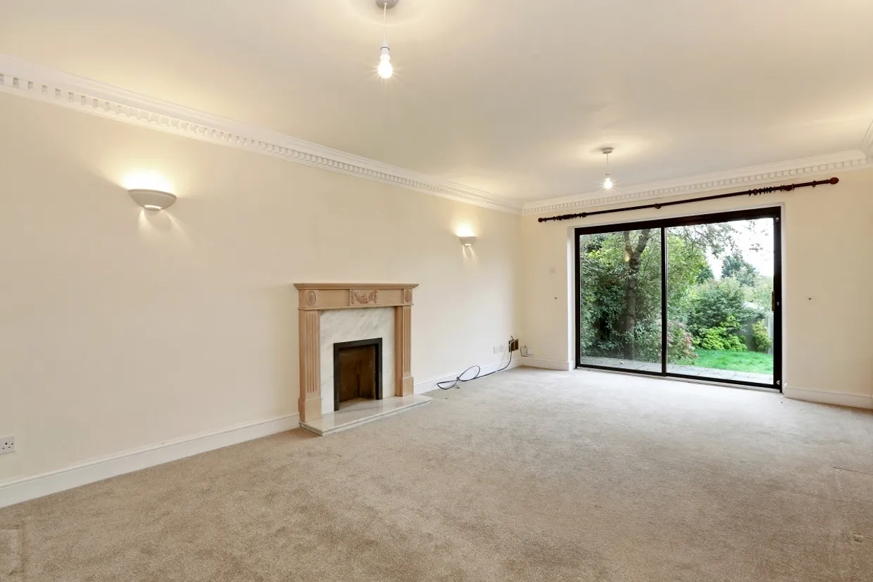 Pheasants Way,Rickmansworth photo 4