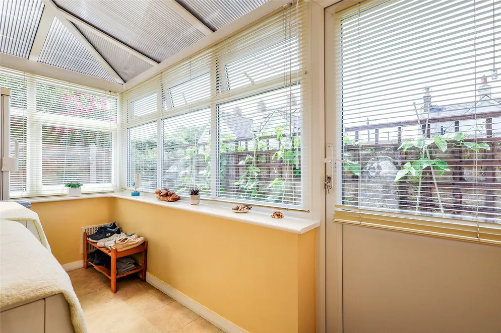 Property carousel item 9