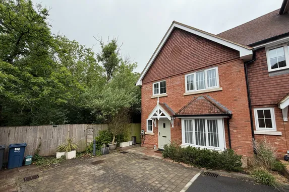 Grove Close, Farnham, GU10