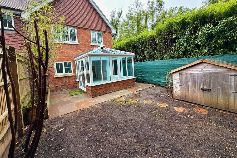 Grove Close, Farnham, GU10 photo 8
