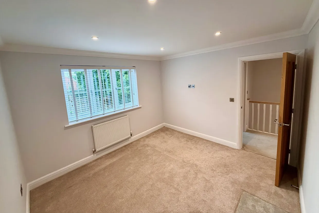 Grove Close, Farnham, GU10 photo 13