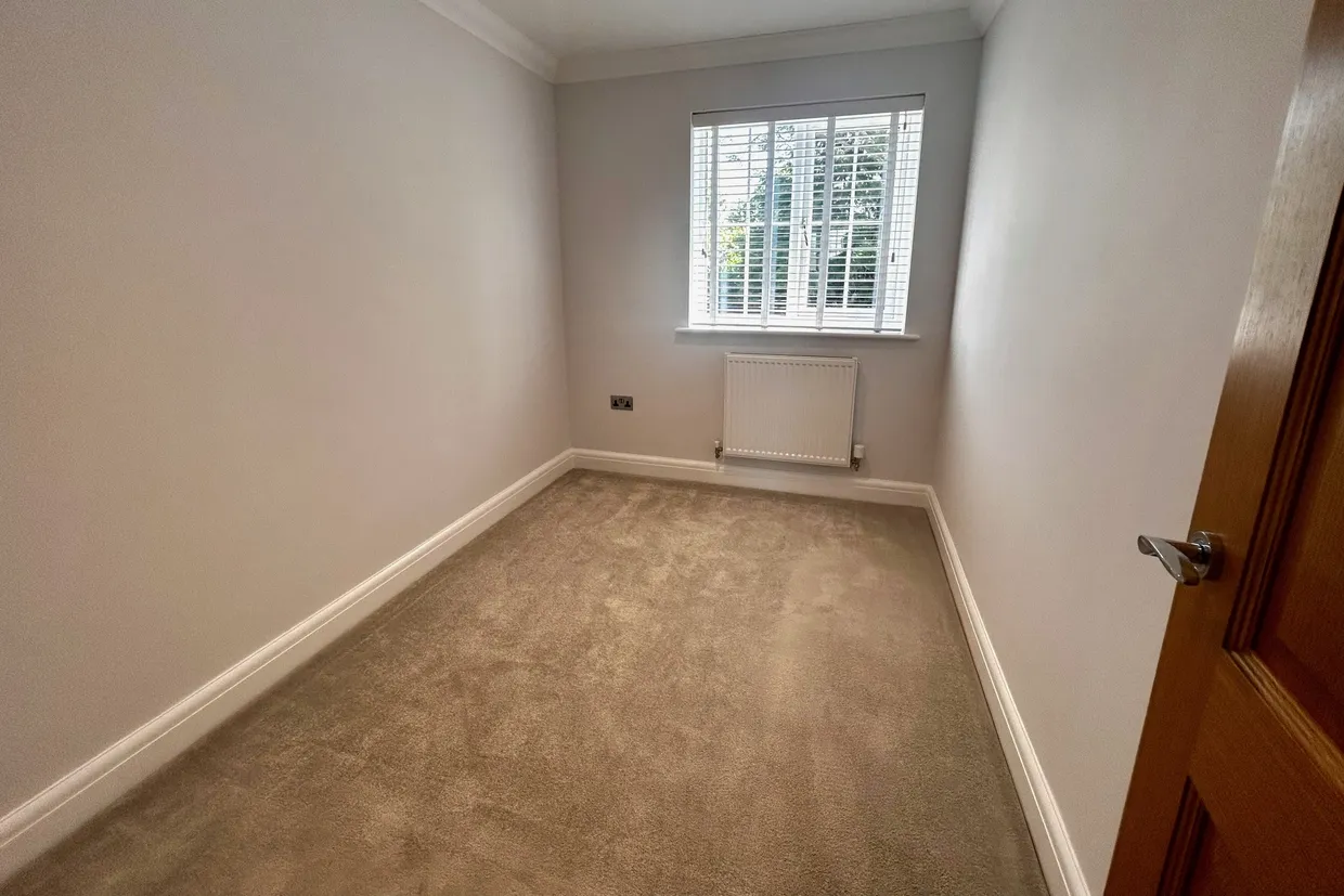 Grove Close, Farnham, GU10 photo 14
