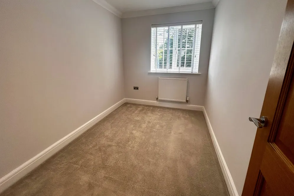 Grove Close, Farnham, GU10 photo 14