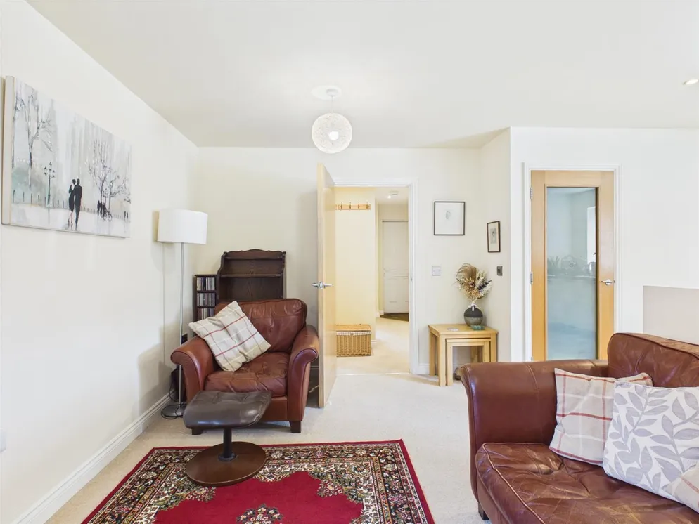 Property carousel item 6