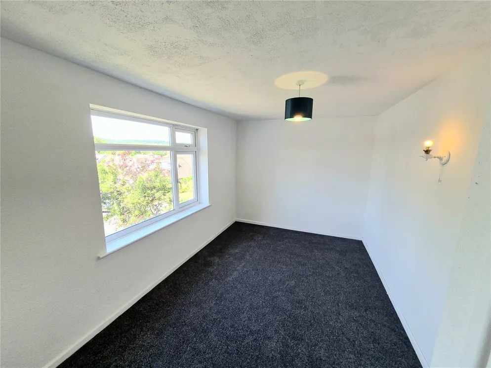 Property carousel item 6