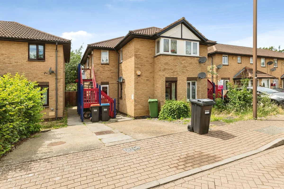 Pomander Crescent, Walnut Tree, Milton Keynes