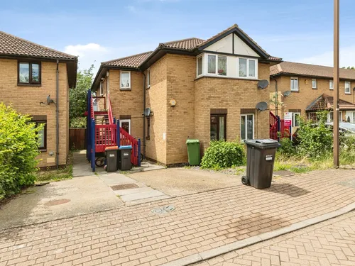 Pomander Crescent, Walnut Tree, Milton Keynesphoto