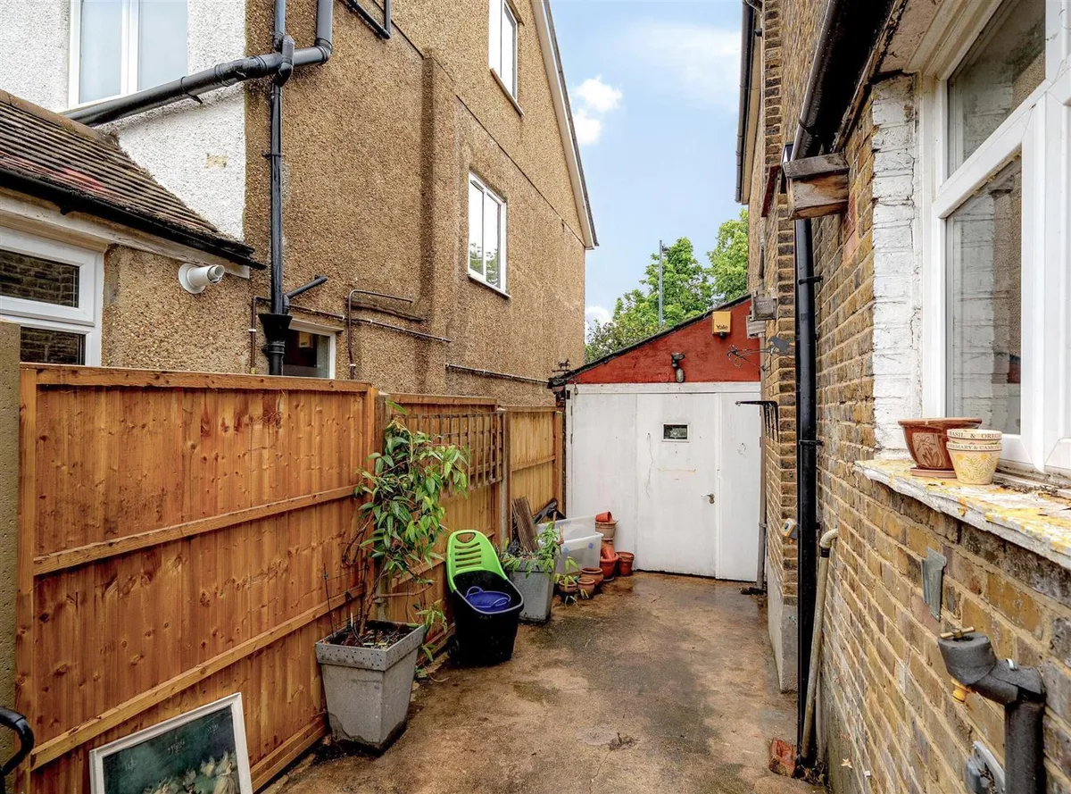Doyle Gardens, London NW10