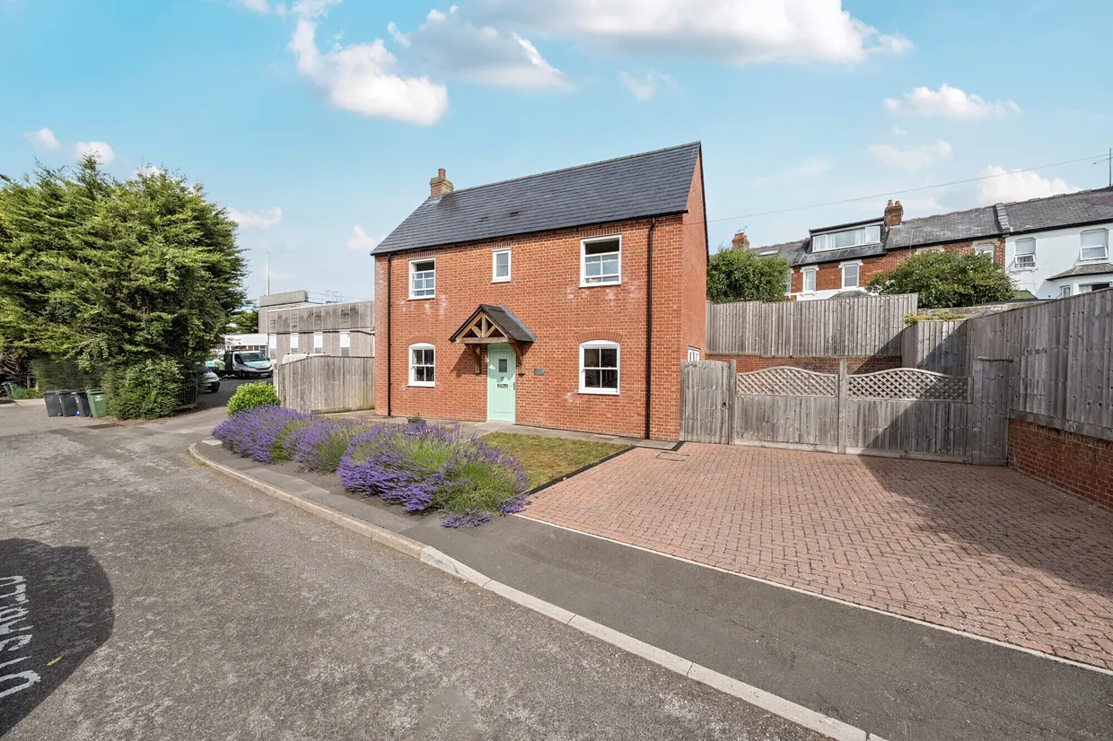 Blowhorn Street, Marlborough, SN8 photo 10