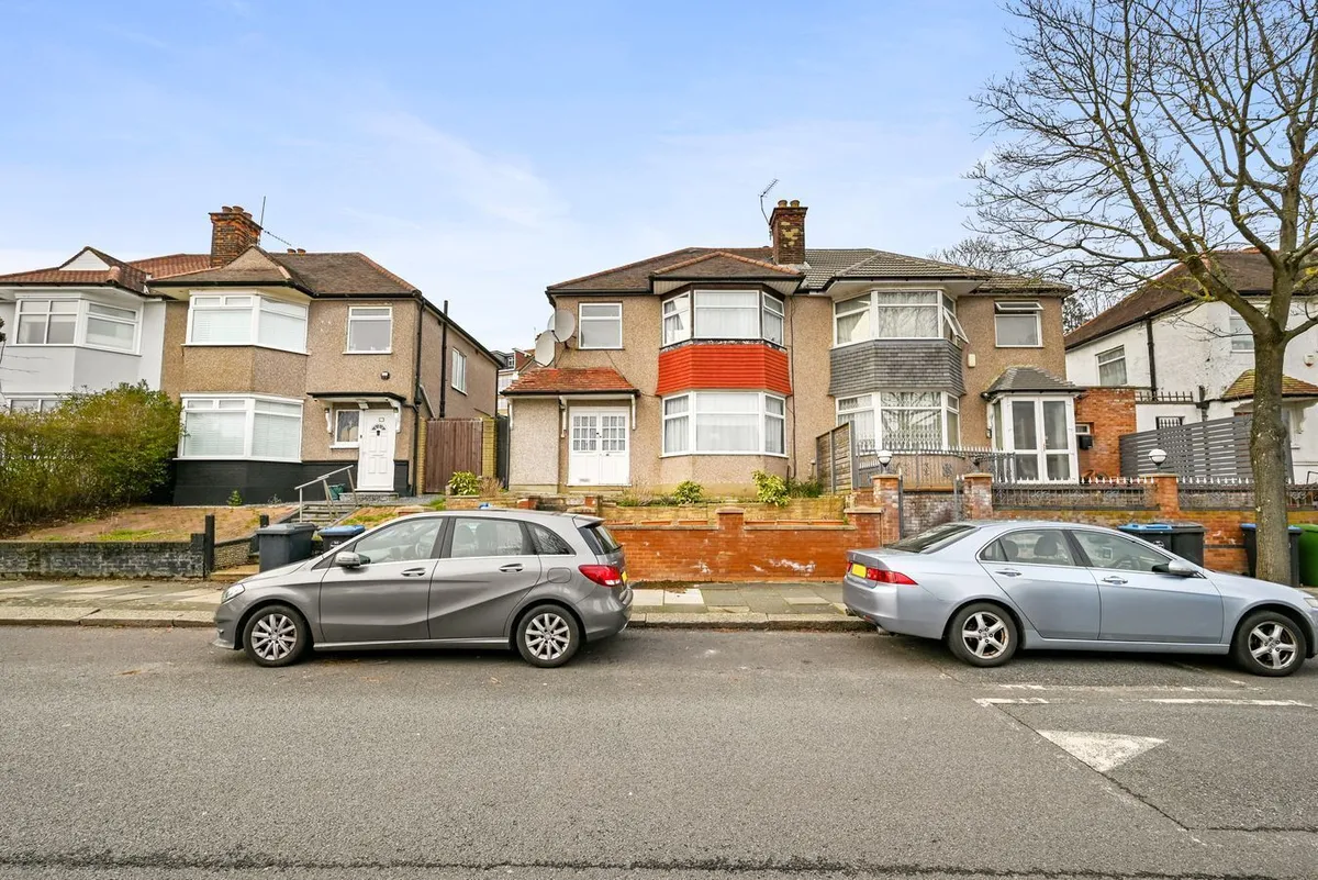 Dollis Hill Avenue, London, NW2