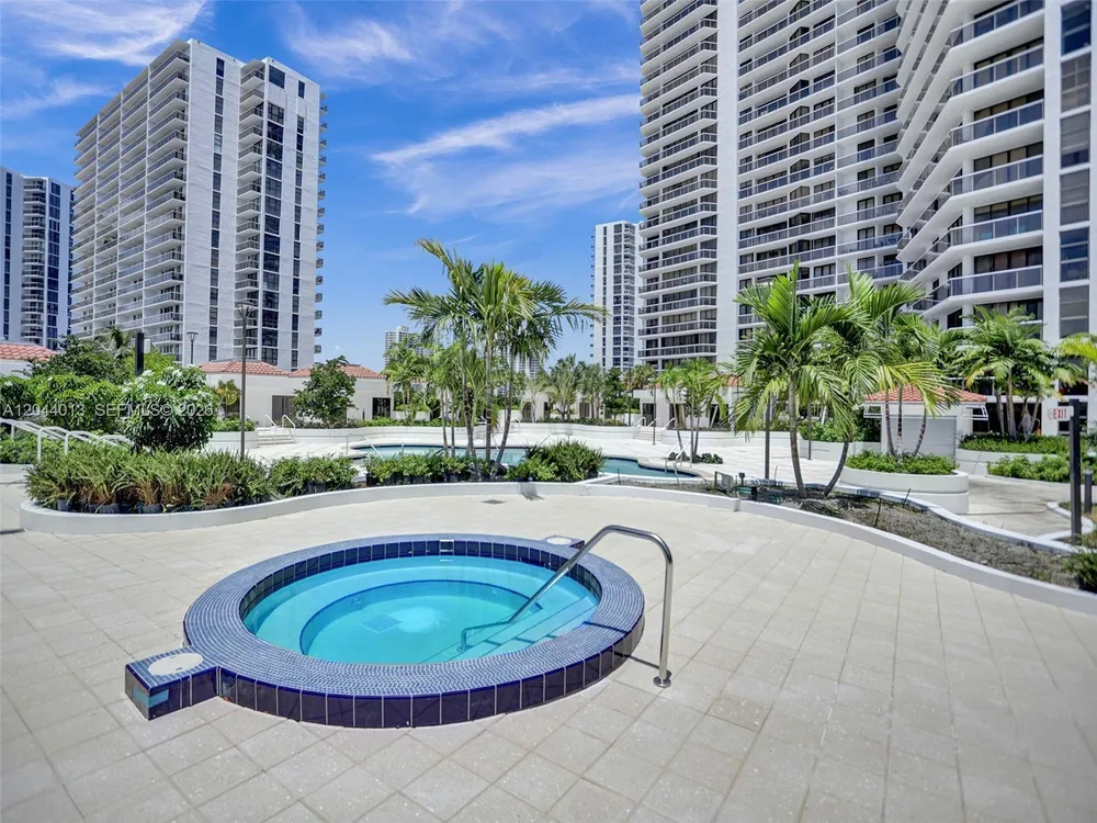 20281 E Country Club Dr, Aventura, FL 33180