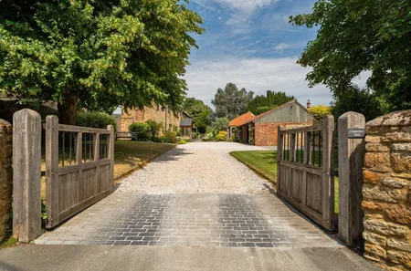 Carpenters Yard, Orlingbury, NN14