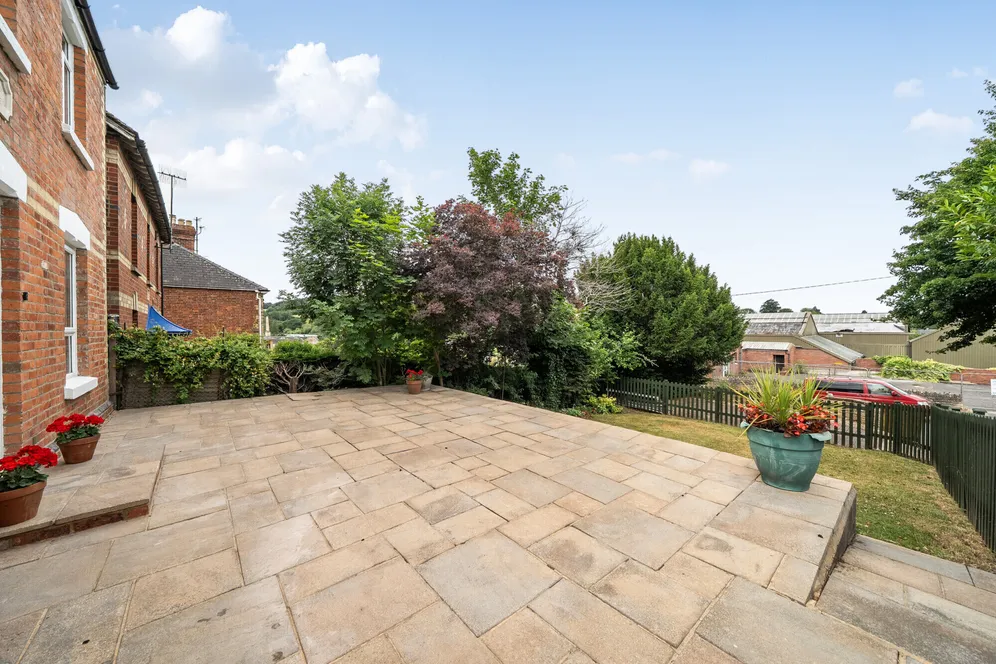 Bath Road, Stroud, GL5 photo 17