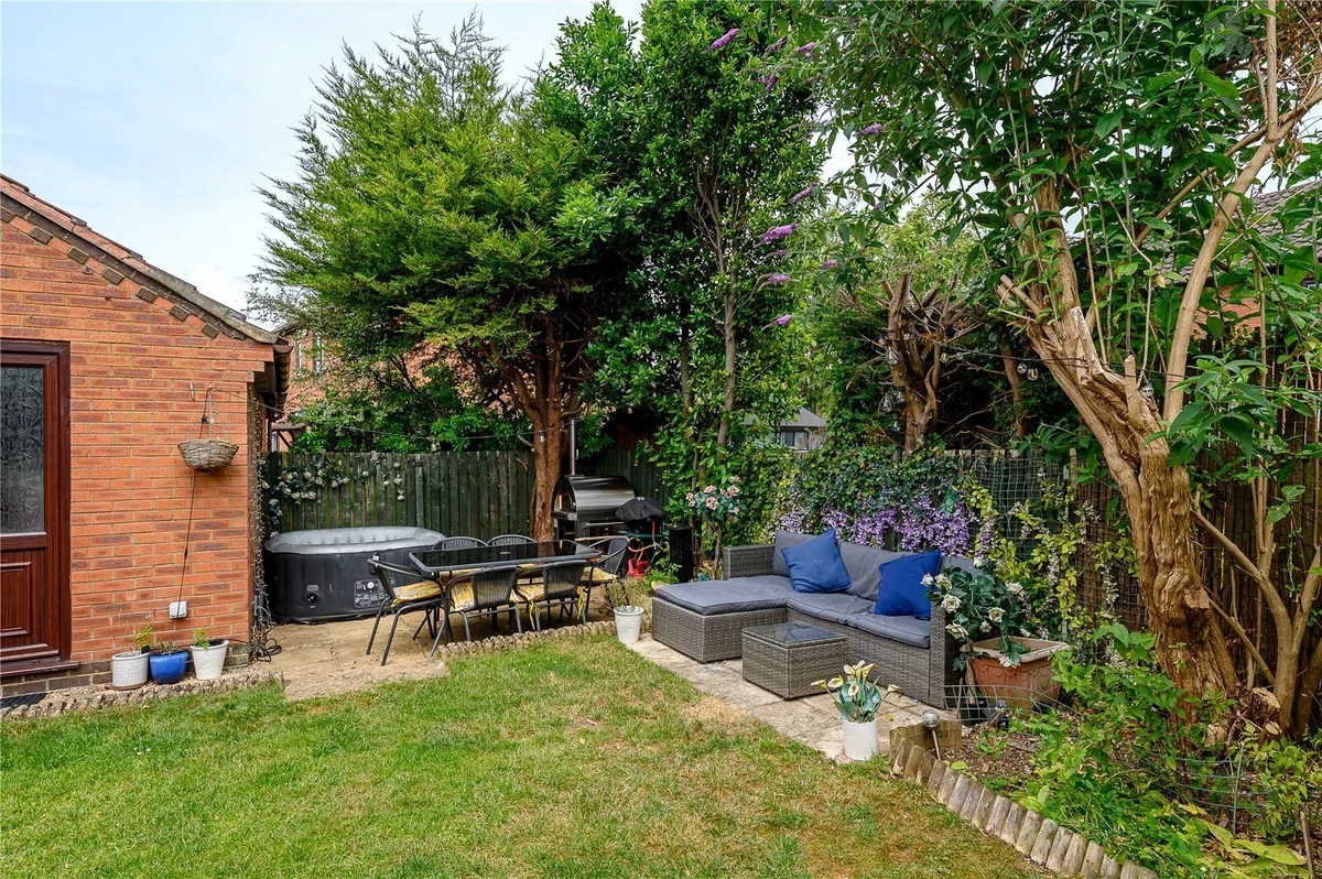 Glebe Field Drive, Wetherby, LS22