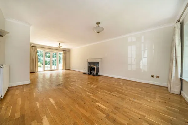 Old Avenue, West Byfleet, KT14 photo 2