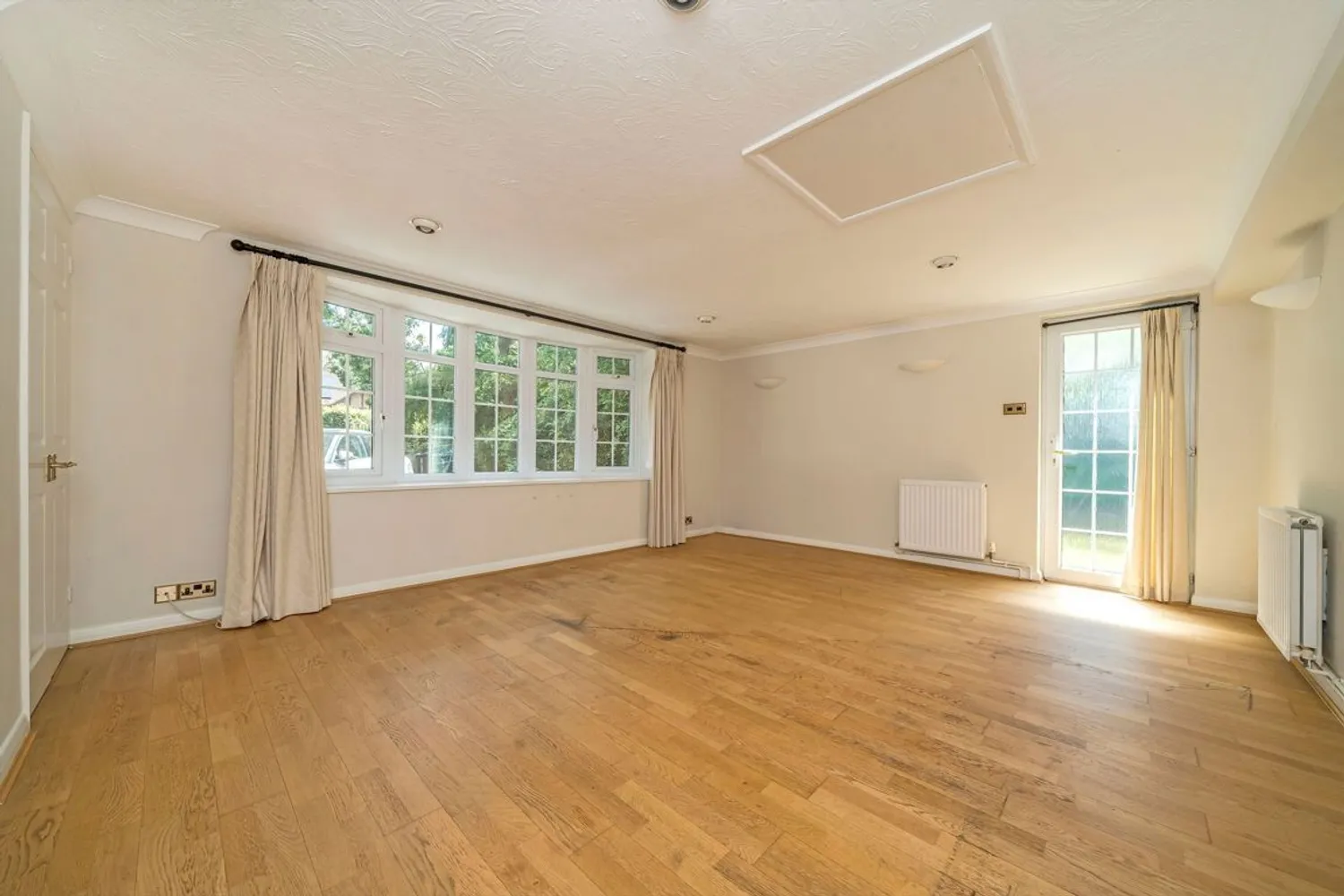 Old Avenue, West Byfleet, KT14 photo 4