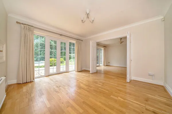 Old Avenue, West Byfleet, KT14 photo 5