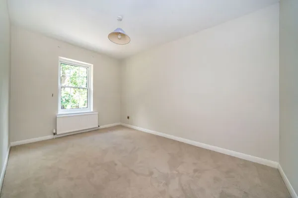 Old Avenue, West Byfleet, KT14 photo 7