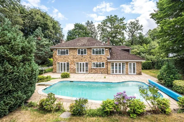 Old Avenue, West Byfleet, KT14 photo 8
