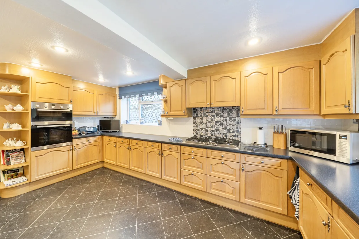 The Gardens, Watford, WD17 photo 3