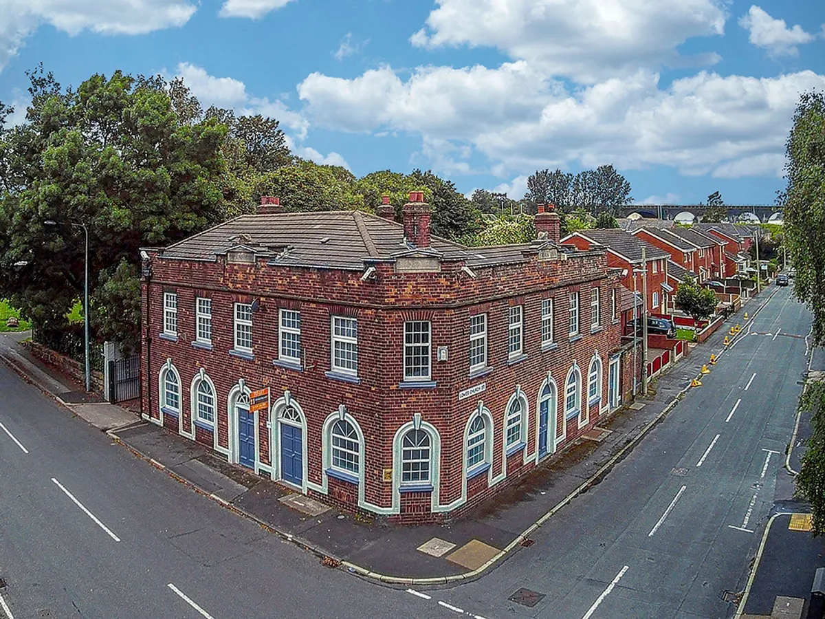 Upper Mersey Road, Widnes, WA8