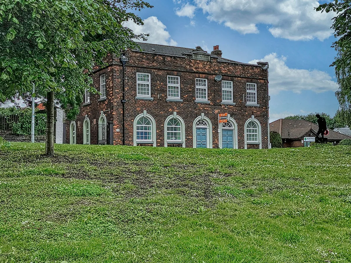 Upper Mersey Road, Widnes, WA8