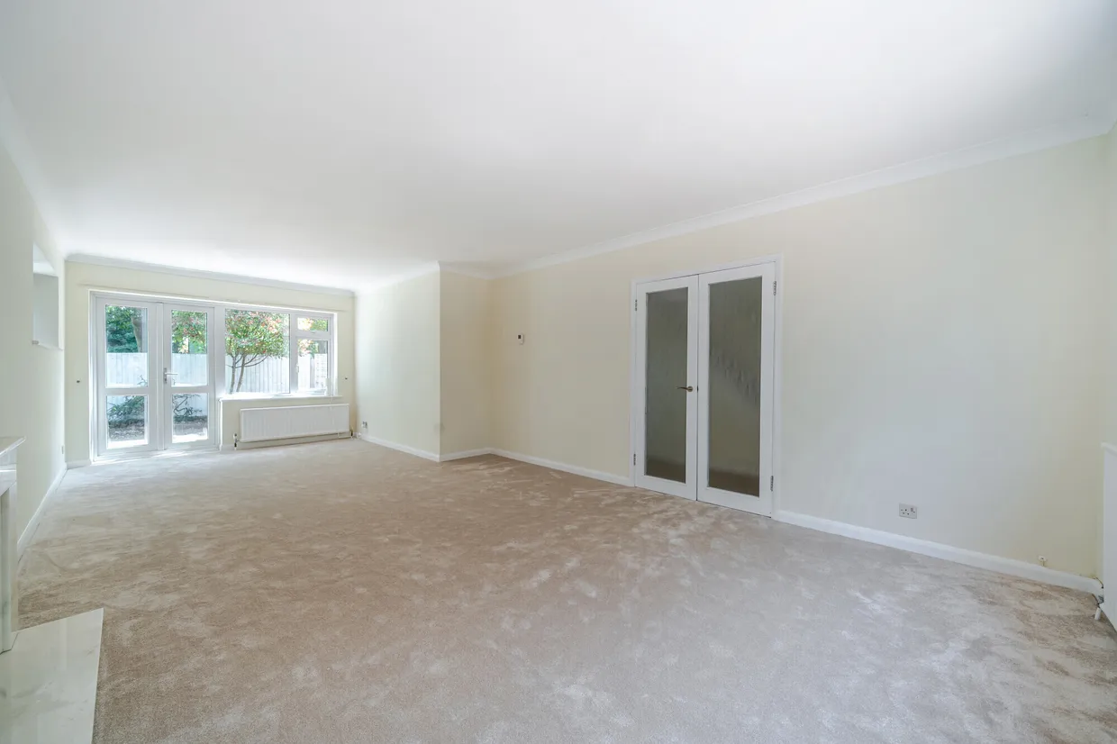 Cedar Close, Epsom, KT17 photo 2
