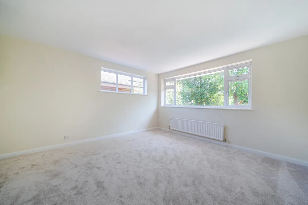 Cedar Close, Epsom, KT17 photo 3