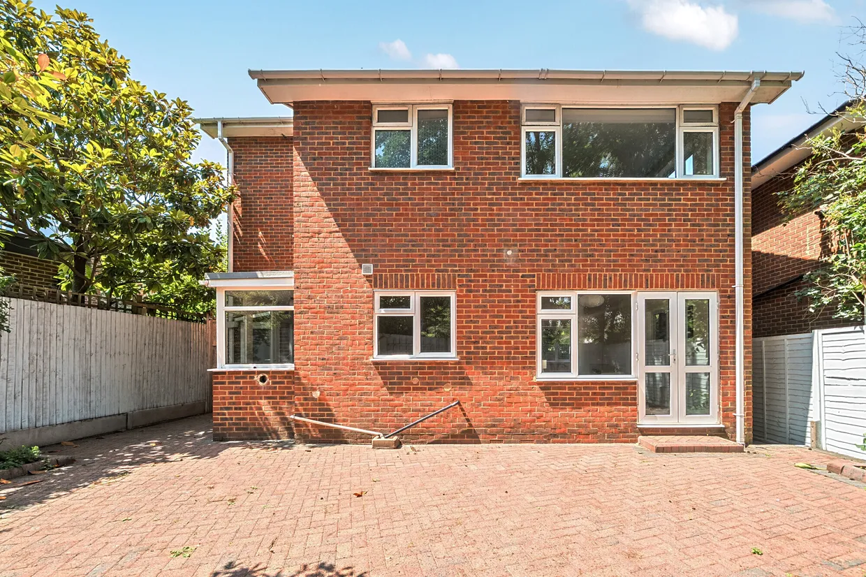 Cedar Close, Epsom, KT17 photo 4