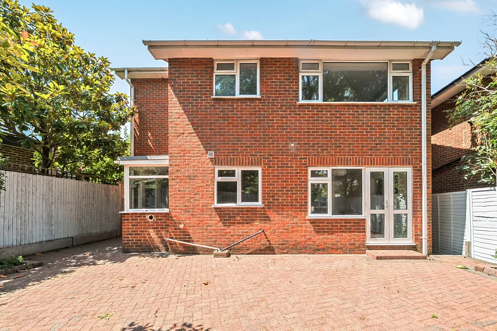 Cedar Close, Epsom, KT17 photo 4