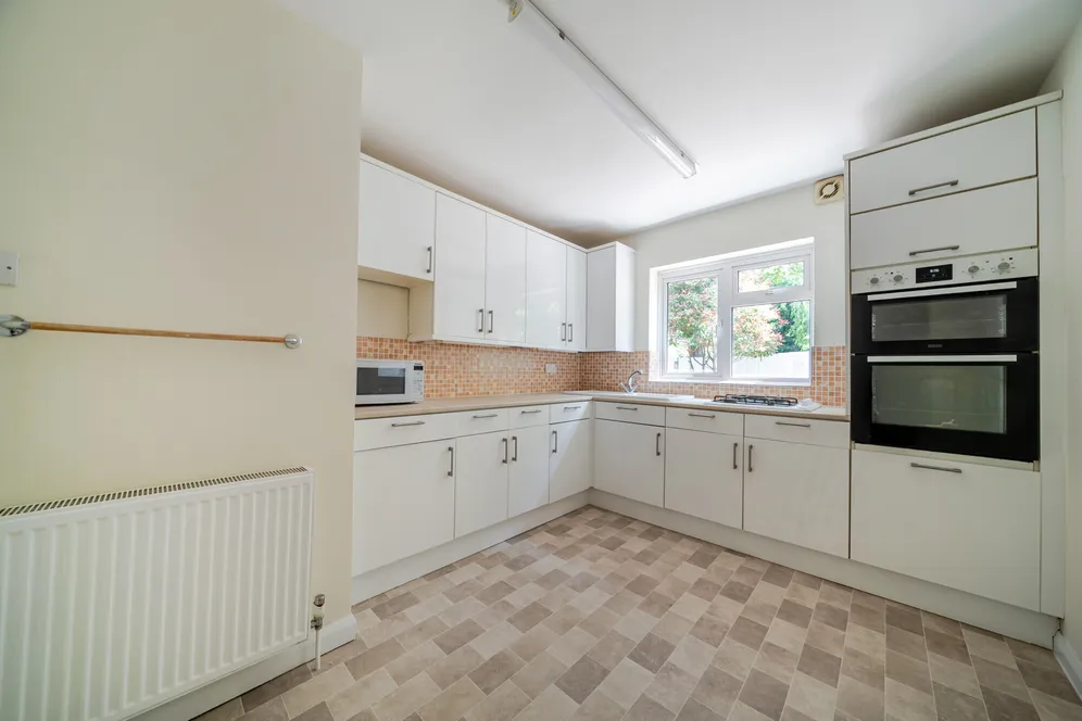 Cedar Close, Epsom, KT17 photo 5