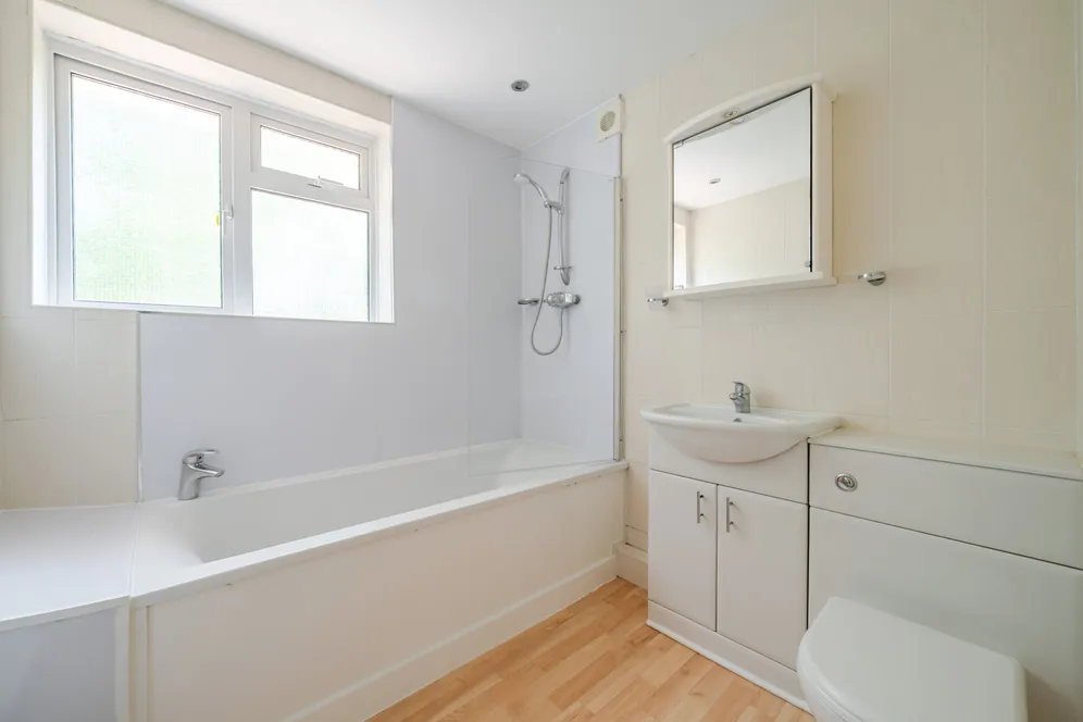 Cedar Close, Epsom, KT17 photo 7