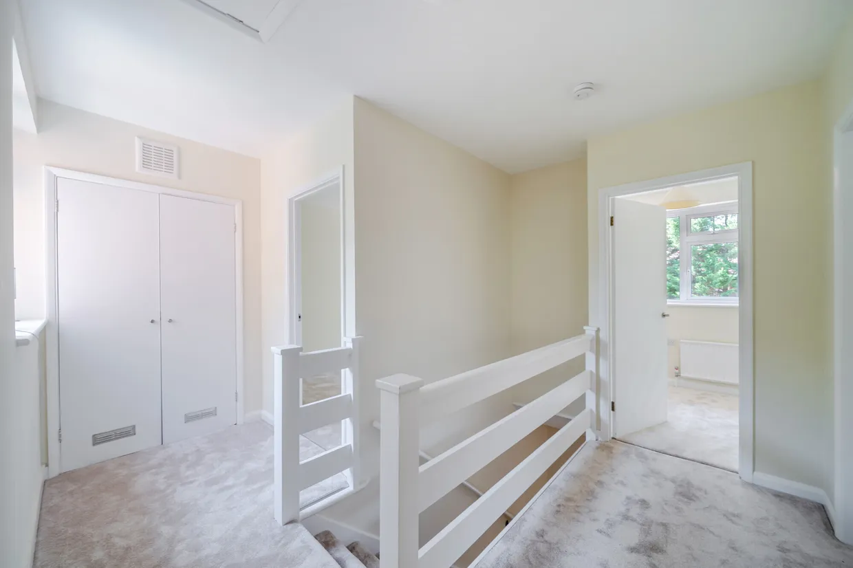 Cedar Close, Epsom, KT17 photo 9