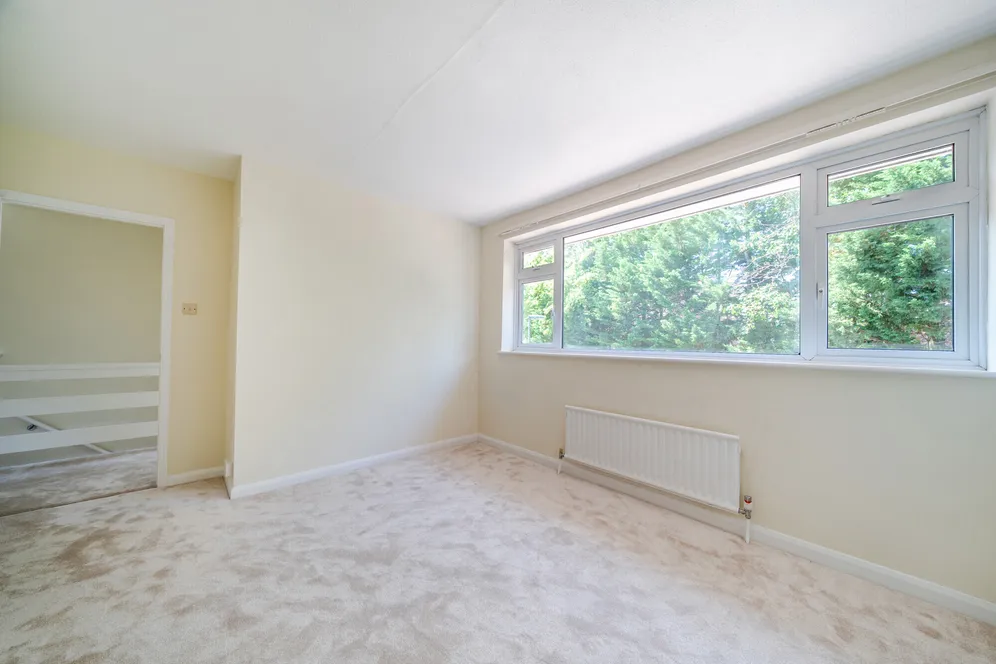 Cedar Close, Epsom, KT17 photo 10